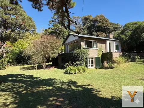 Casa en venta - 4 Dormitorios 3 Baños - Pinamar