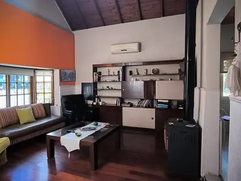 Casa 5 ambientes con 2 baños