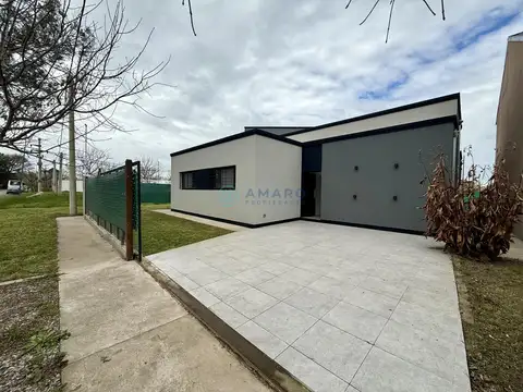 Casa 2 ambientes con 2 baños