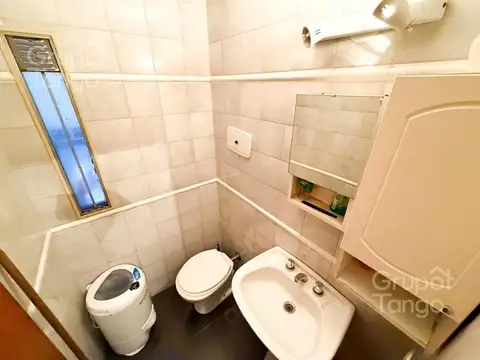 Casa 8 ambientes con 2 baños