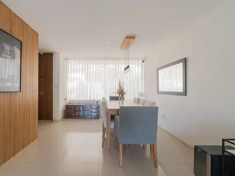 Casa 6 ambientes con 3 baños
