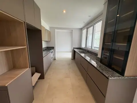 Casa 6 ambientes con 3 baños
