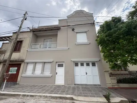 VENTA CASA 3 DORM + COCHERA + PATIO / 7 JEFES
