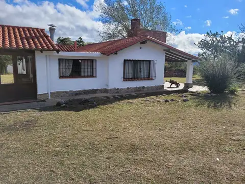 Casa 8 ambientes con 2 baños