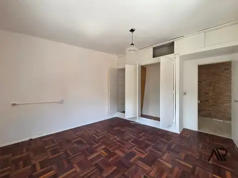 Casa en Alquiler con 1 cochera