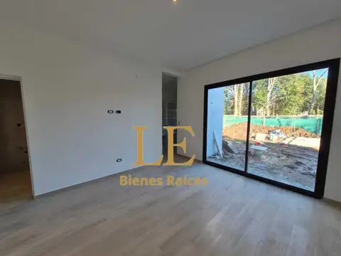 Casa en Venta con 4 cocheras