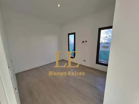 Casa 5 ambientes con 4 baños