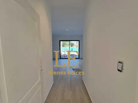 Casa en Venta con 4 cocheras