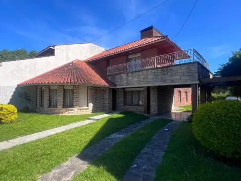 Venta Casa 6 ambientes Villa Primera amplio parqu