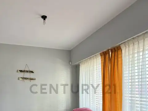 Casa 7 ambientes con 2 baños