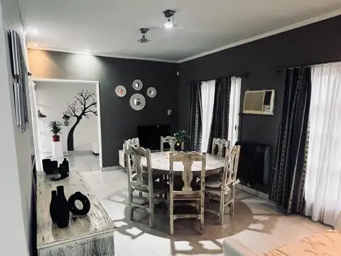 VENTA CASA 3 DORMITORIOS - BARRIO ESTE