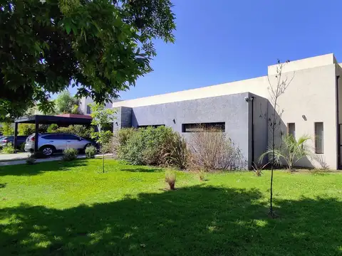 Casa en venta con pileta en una planta, Haras Santa Maria