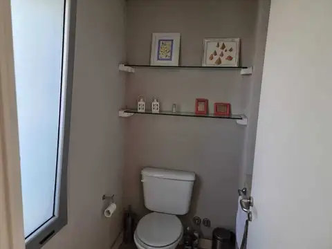 Casa 6 ambientes con 2 baños