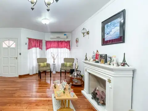 Depto Tipo Casa 5 ambientes con 2 baños