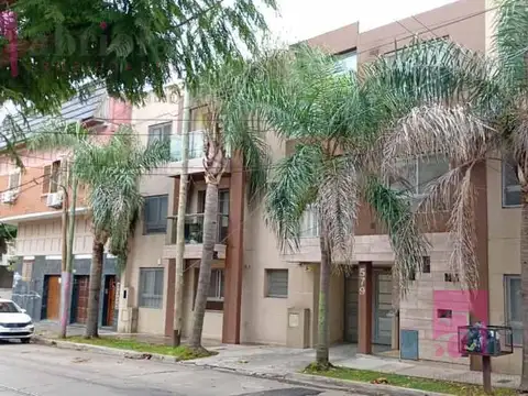 Departamento de 3 Ambientes en Alquiler en Bernal Oeste..  