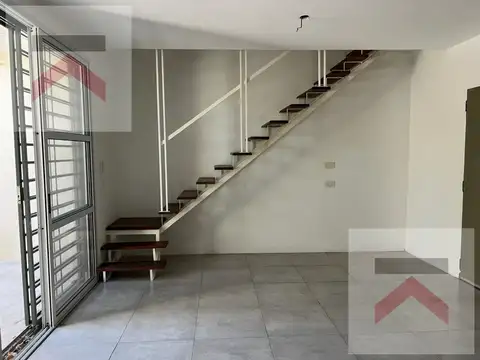 Venta casa 3 ambientes dos dorm, dos baños en la Lucila con patio y parrilla!