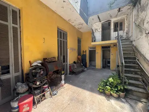 Venta PH 5 ambientes a reciclar, patio y potencial