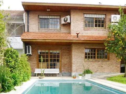 Casa en Venta con 2 cocheras