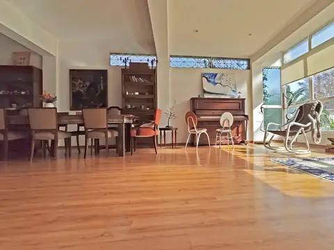 Casa 7 ambientes con 4 baños