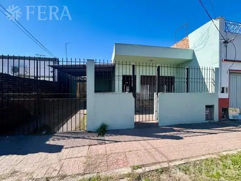 Venta casa de 4 ambientes con cochera en Wilde