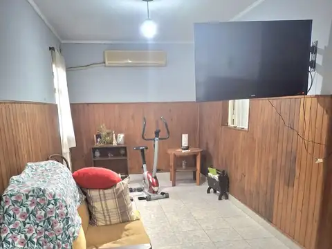 Casa 6 ambientes con 2 baños