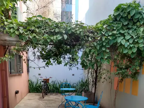 MONOAMBIENTE EN UN EDIFICIO MUY ESPECIAL CON MUY BUENA ENERGÍA. PRÓXIMO Av. MAIPÚ