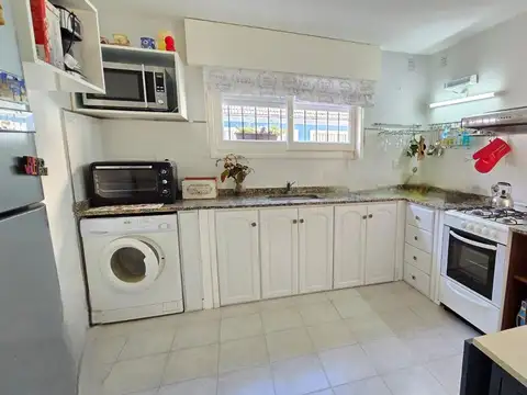 CASA VENTA EN LA LUCILA CON GARAGE