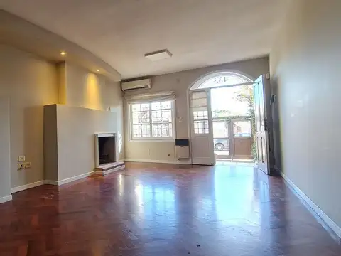 VENTA CASA TIPO TRIPLEX 4 AMBIENTES QUILMES CENTRO
