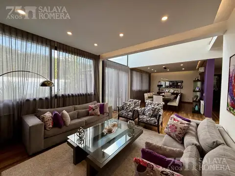 Casa en Venta con 2 cocheras