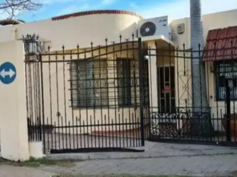 Casa y Local en Venta en Filippini 1500 V.G.G.