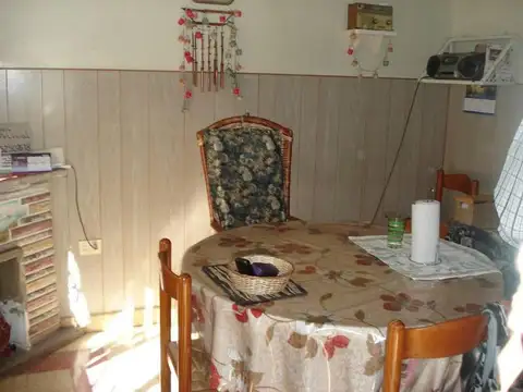 Casa 4 ambientes con 2 baños