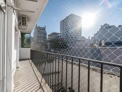 Venta. Departamento. 3 Ambientes. Balcón. Pringles 965.