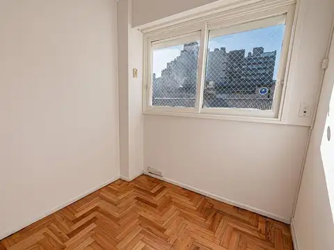 Venta. Departamento. 3 Ambientes. Balcón. Pringles 965.