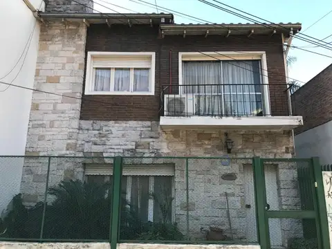 DUPLEX 3 AMBIENTES en Caseros zona centro