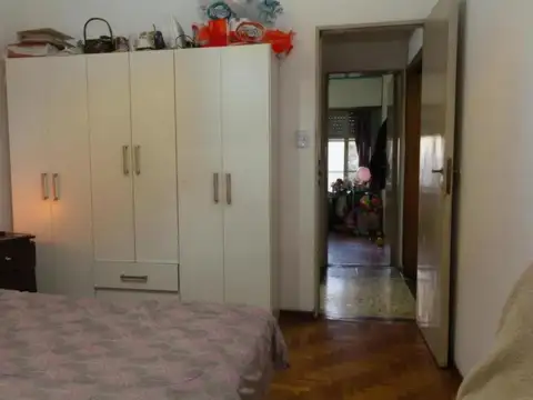 Casa multifamiliar en venta - 2 Dormitorios 1 Baño - Caseros