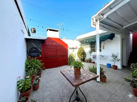Casa en venta 2 dormitorios patio cochera Barrio Parque Casado