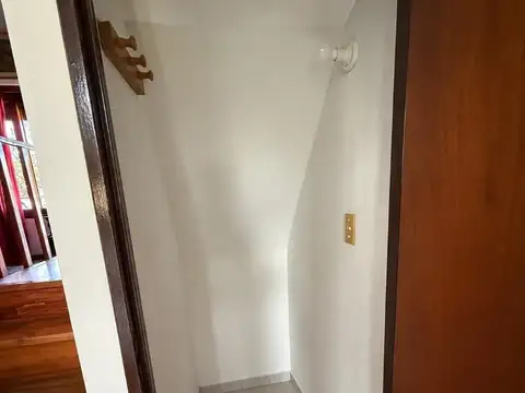 VENTA Importante chalet con parque y pileta cerca est.Padua