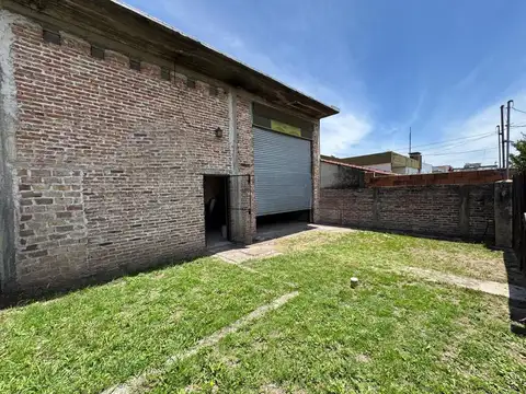 VENTA GALPÓN/DEPOSITO CON PATIO EN MERLO!