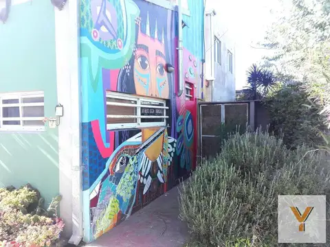 Casa en venta - 3 dormitorios 2 baños - 315mts2 - Villa Elvira, La Plata
