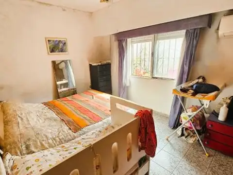 Casa 6 ambientes con 2 baños