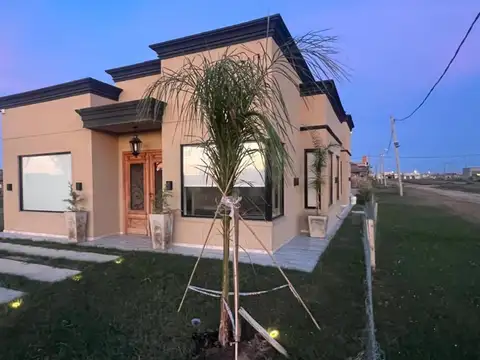 Casa en venta - 2 Dormitorios 2 Baños - General Rodriguez