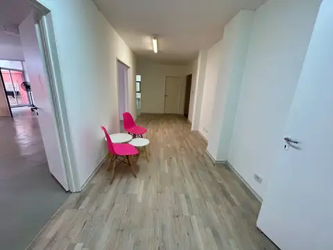 Oficina en Venta al Este