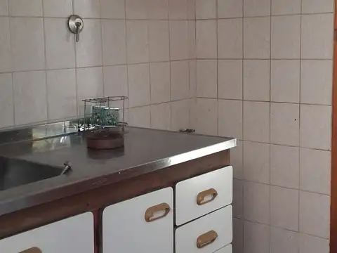 Alquiler Casa muy bien ubicada, a dos cuadras del acceso oeste y del Plaza Oeste.
