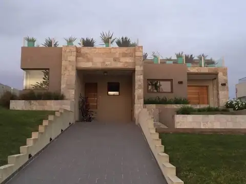 Casa en Alquiler de 4 dormitorios