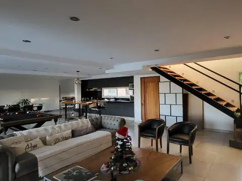 Casa 5 ambientes con 2 baños