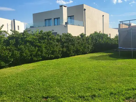 HERMOSA CASA EN HARAS SANTA MARIA - BARRIO PRIVADO - ESCOBAR - PILETA