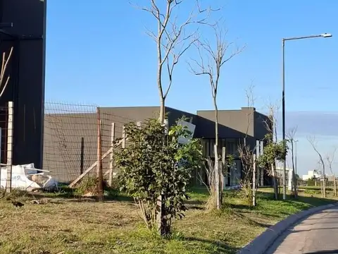 Terreno en Alquiler 15  mts Frente