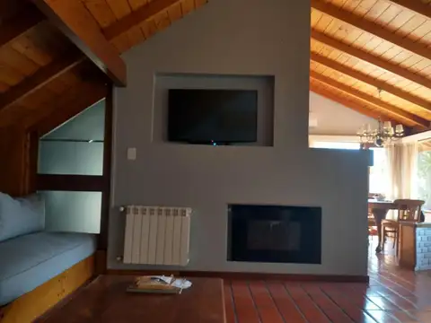Gran casa en 2 plantas con pileta y vista al golf – Las Praderas de Luján