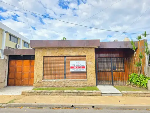 Casa con jardín en Venta en Villa Sarmiento