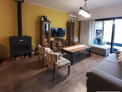 Casa en venta - 3 dormitorios 3 baños - 170mts2 - City Bell